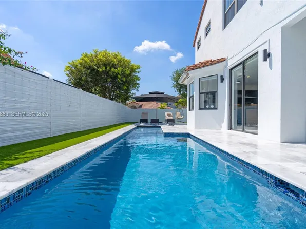 1005 NW 100th Ave, Miami, FL 33172