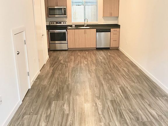 5th image of 9525 N Lombard St #5