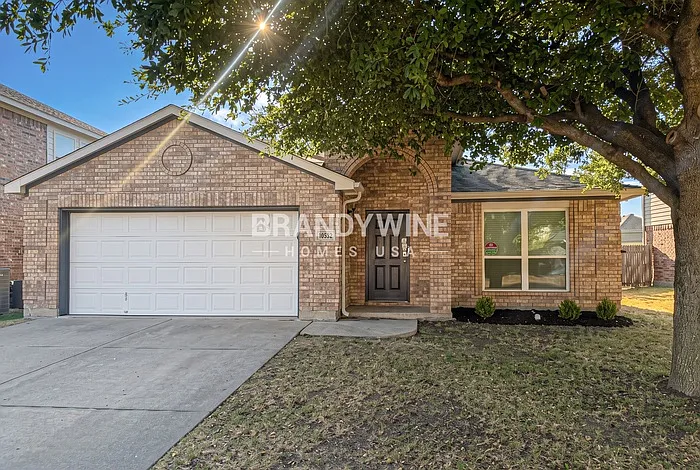 4 bed, 2.0 bath, 2026 sqft, $2,495 — Photo 2