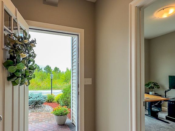 2nd image of 837 Ledgewood Way #837