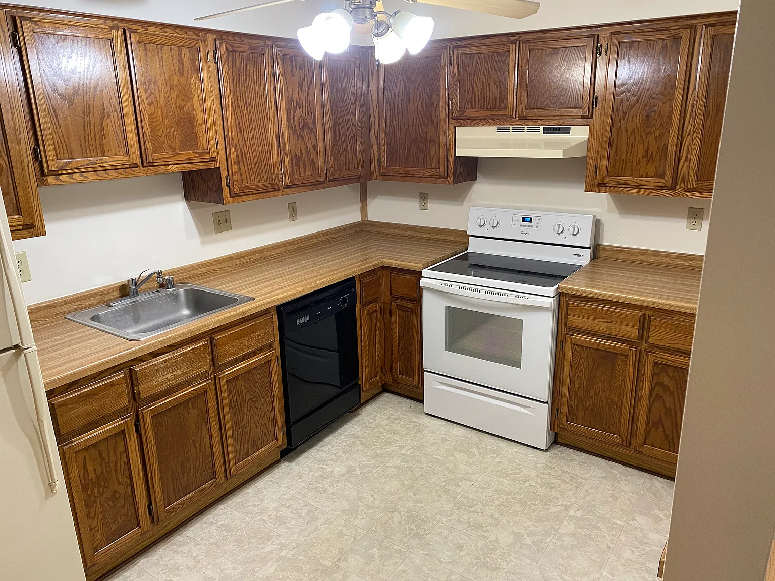 2 bed, 1.5 bath, 1050 sqft, $1,400 — Photo 4