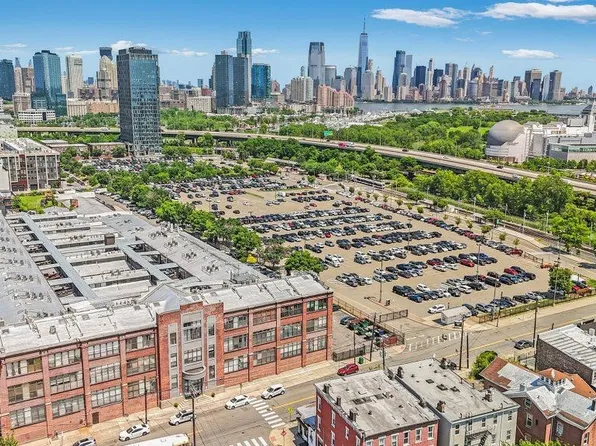 300 Communipaw Avenue image 1 of 43