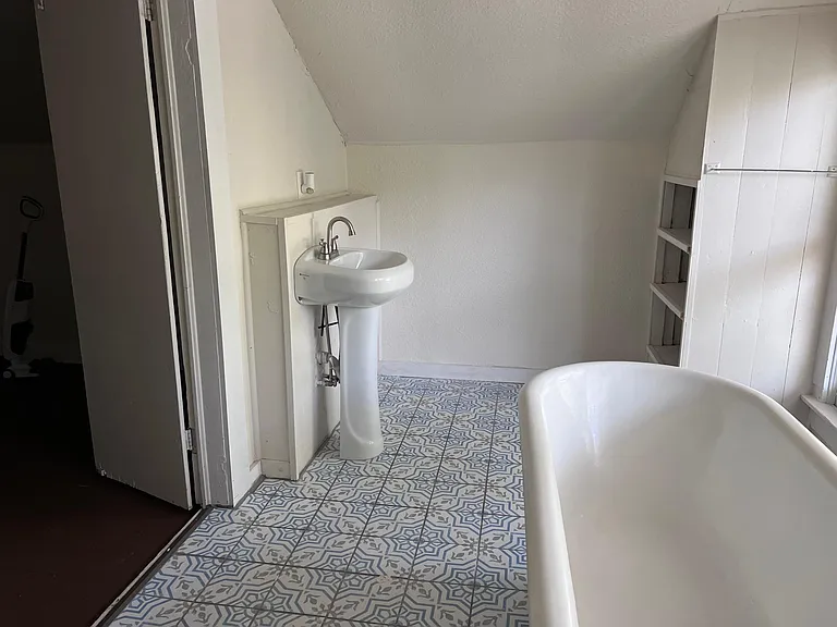 2212 N Beaton St — Photo 6