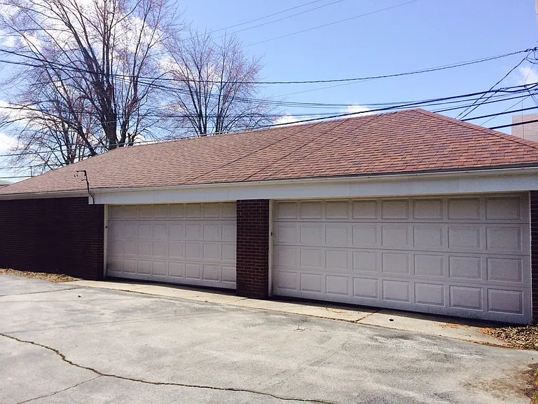 2127 Collinway — Photo 2
