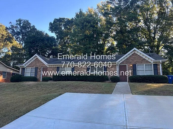 2 bed, 1.0 bath, 900 sqft, $1,299 — Photo 1