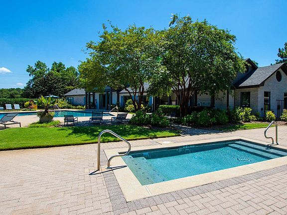 The Lakes Apartments