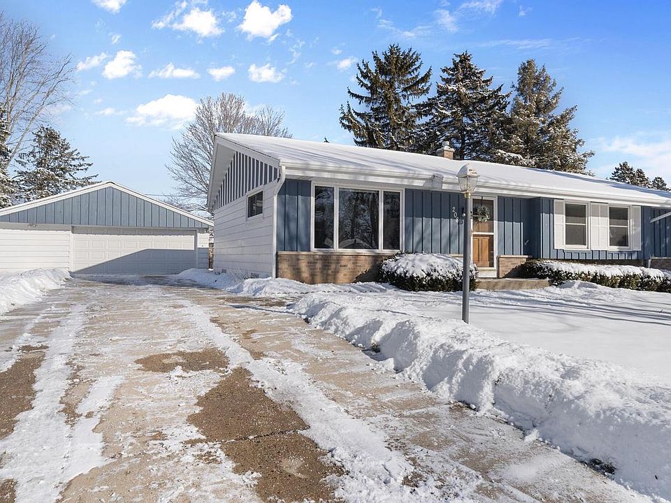 1st image of 208 West Lilac LANE