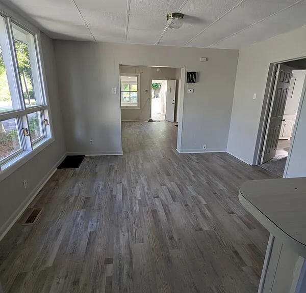 1519 W Monroe St — Photo 8