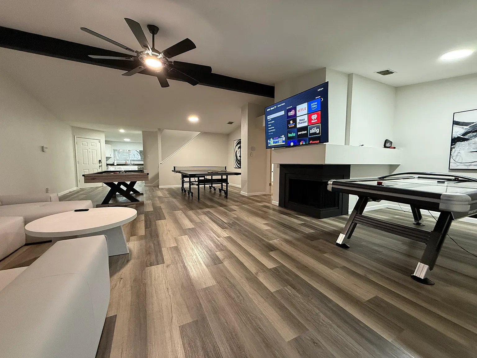 4 bed, 2.5 bath, 2439 sqft, $6,900 — Photo 4