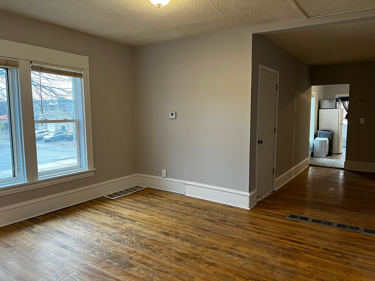 4 bed, 1100 sqft, $1,400 — Photo 4