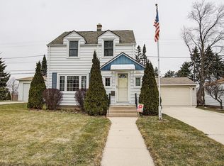 316 E Gauer Cir, Milwaukee, WI 53207