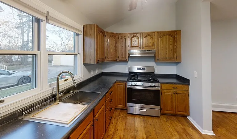 120 N Summit St #1 — Photo 3