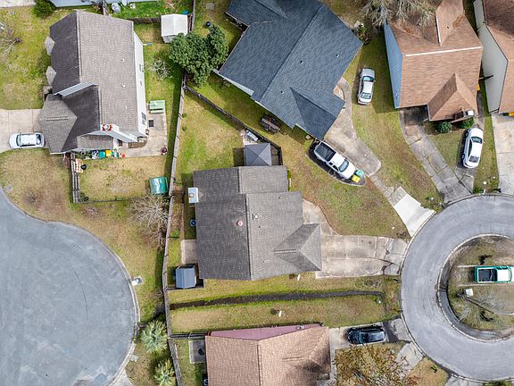 4th image of 1833 Hunters Path