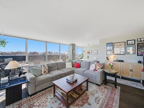 5th image of 3550 N Lake Shore Dr APT 516