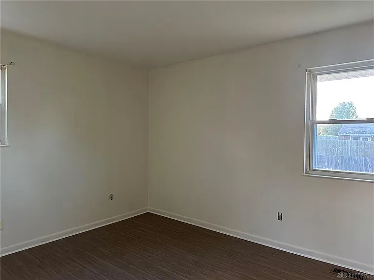 2824 Pinegrove Dr — Photo 10