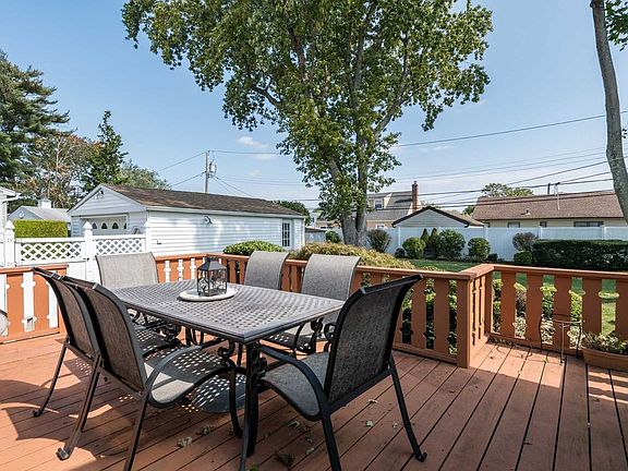 3rd image of 1233 Garden Pl