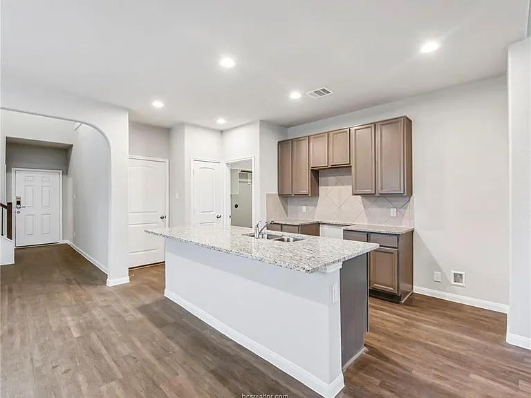 4717 Los Pines Way — Photo 3