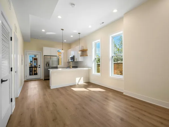 908 W Addison St #3, Chicago, IL 60613