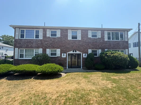 159 Center St APT 1, Dennis Port, MA 02639