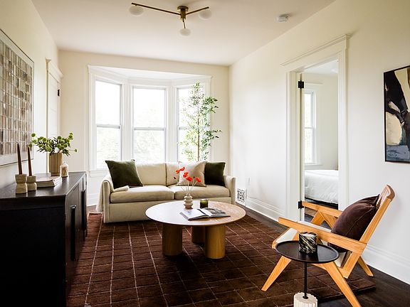 5th image of 2160 Holcomb St #2