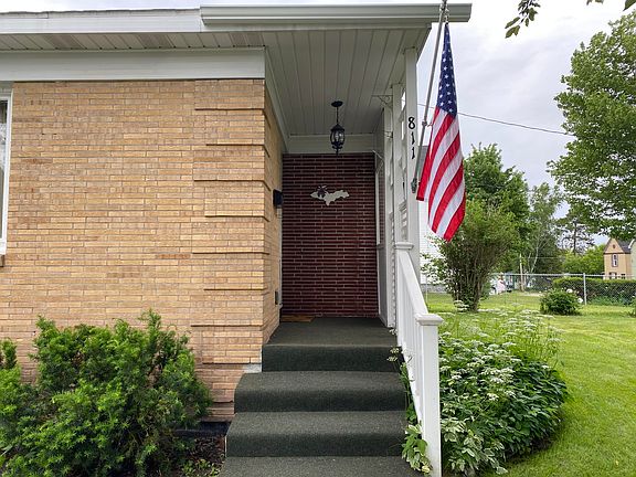 3rd image of 811 E 4th Ave