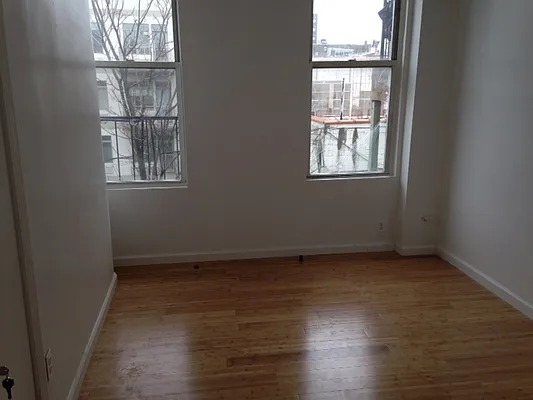 Rented by Premier Metro Realty Corp | media 9