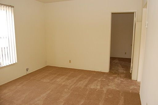 5th image of 323 1/2 W Alameda Ave