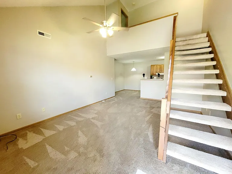 4072 Ryland Dr — Photo 2