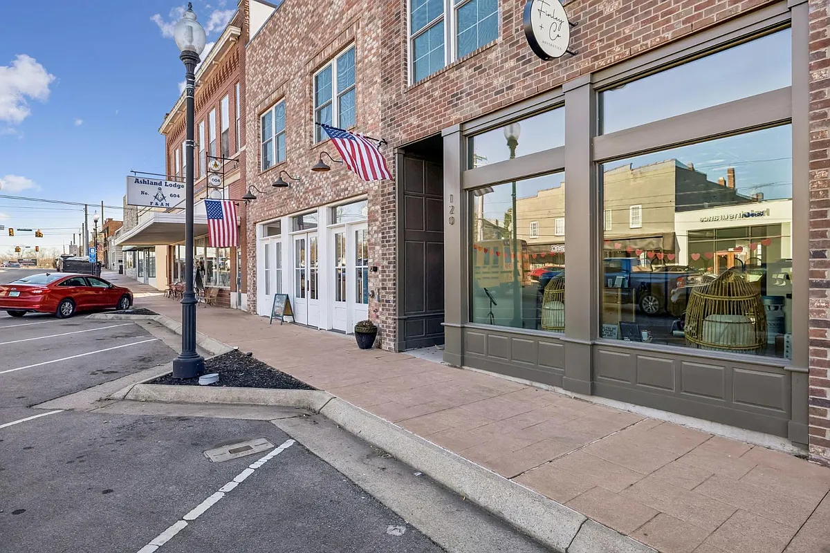 Unit Photo - 120 N Main St #B