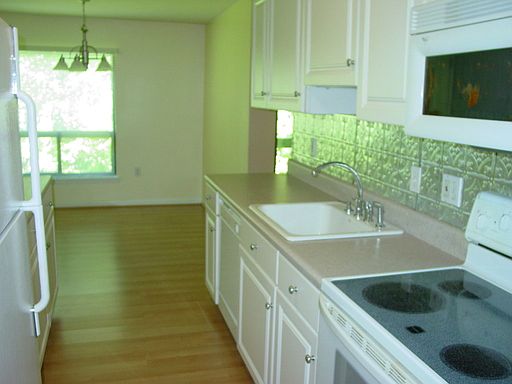 Kitchen and Breakfast area