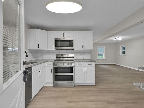 5th image of 63 Yardner St