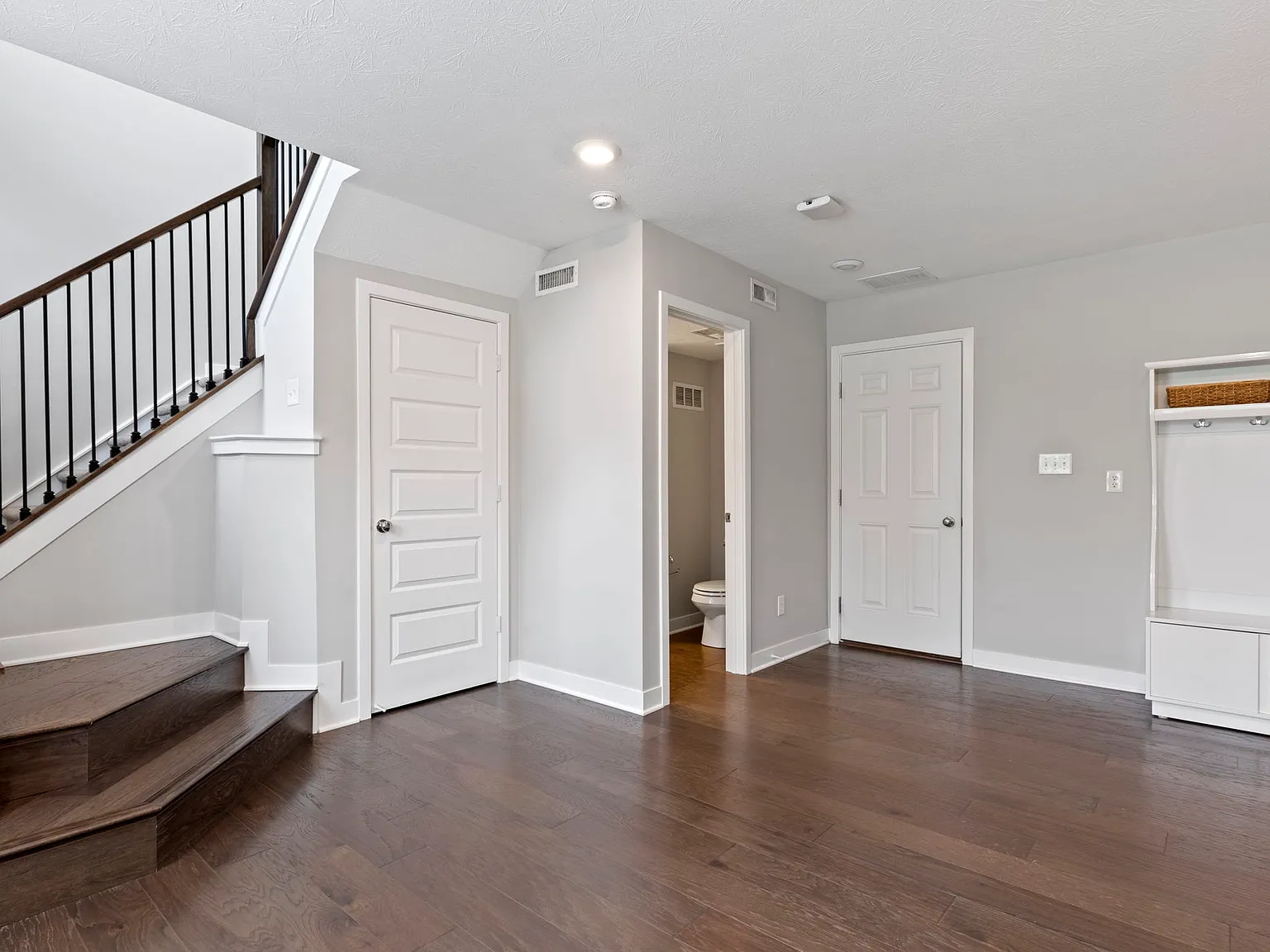 3 bed, 1900 sqft, $2,850 — Photo 3