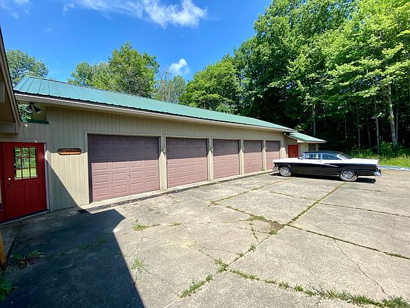 2nd image of 2094 Maple Ave