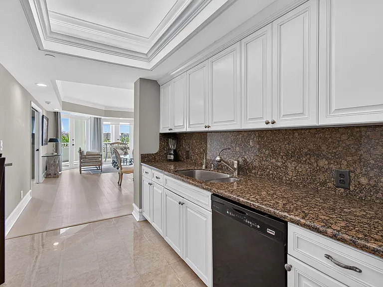 300 SE 5th Ave #6160 — Photo 15