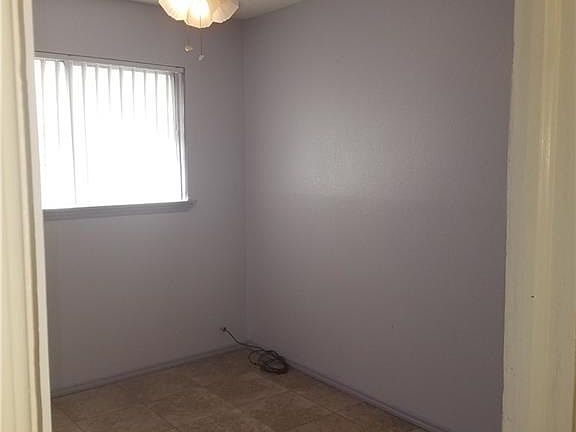 4th image of 408 NE H Ave