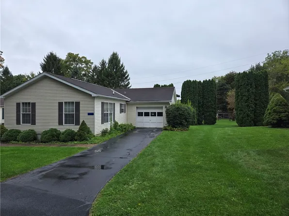 17 Spruce Acre, Penn Yan, NY 14527