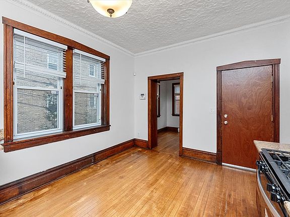 4th image of 1839 N Hermitage Ave Unit 1