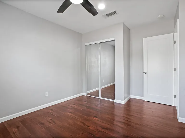 20247 Kinzie St — Photo 29