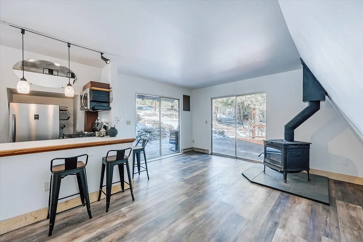2 bed, 1048 sqft, $2,500 — Photo 1