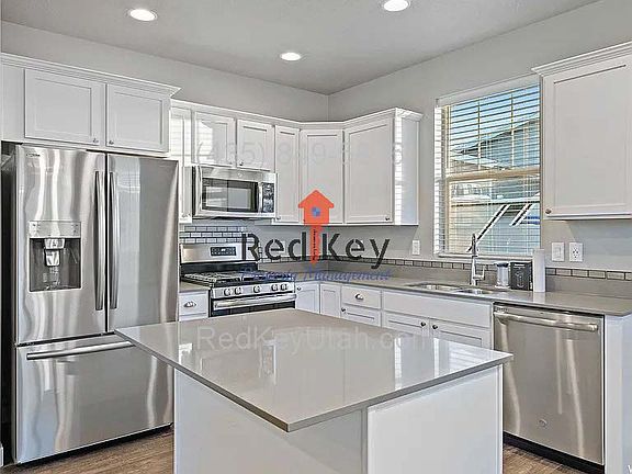 3rd image of 716 W Regatta Ln
