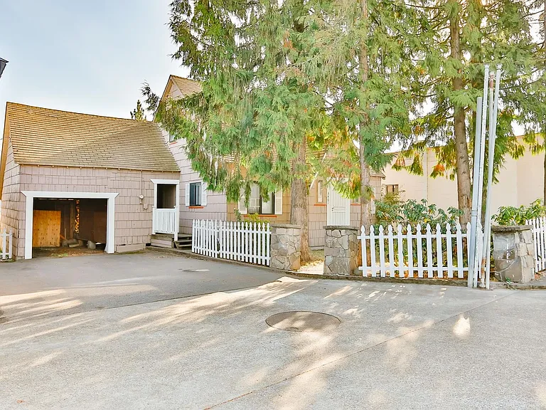 3401 Odell Hwy — Photo 2