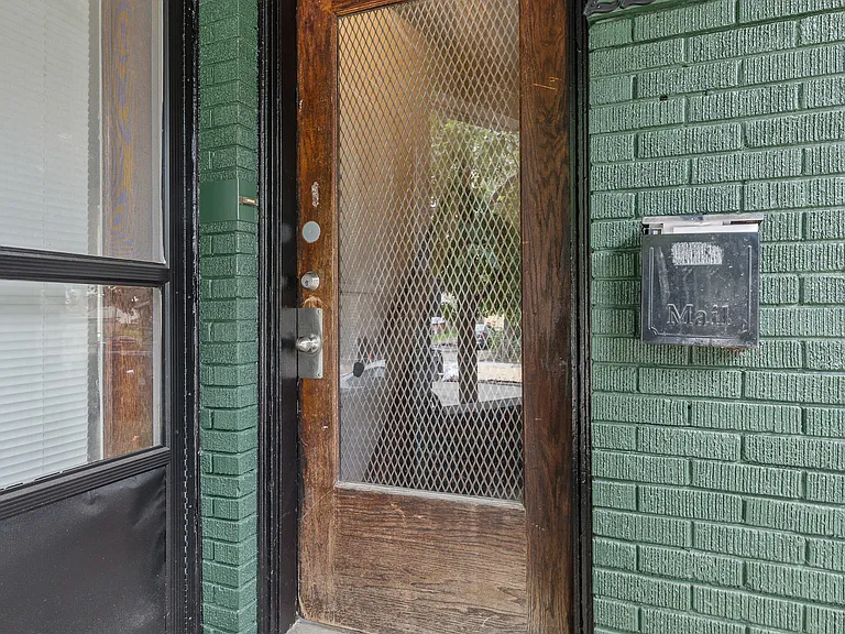 2233 Campbell St — Photo 5