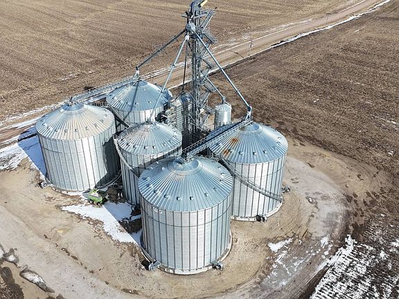 5th image of W 9th Road & South Rd #M