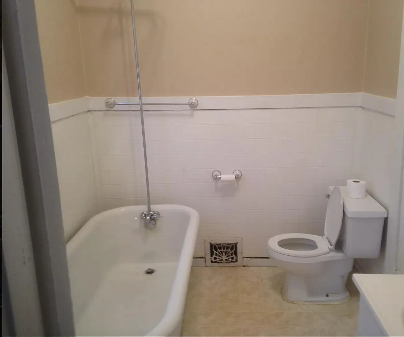 1031 Wall St photo 1