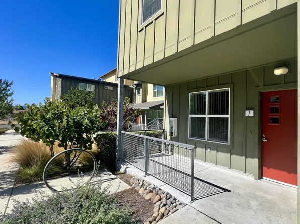 Esposti Park Apartments