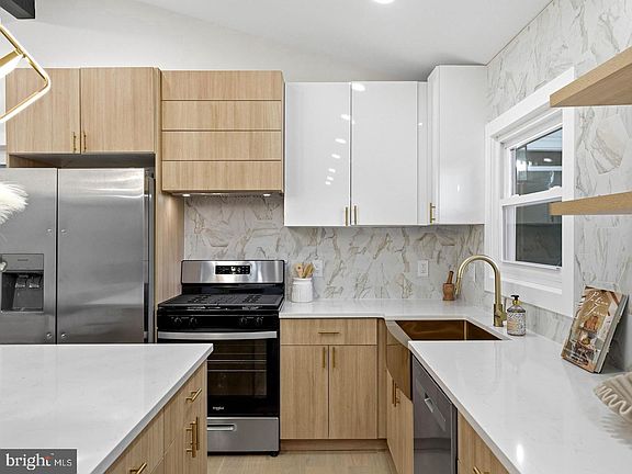 3rd image of 153 Pebblebrook Ln