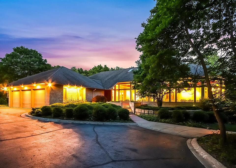 1st image of 2072 Valleyview Dr