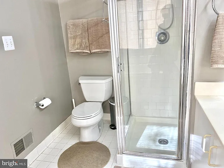 55 Taverngreen Ct — Photo 16