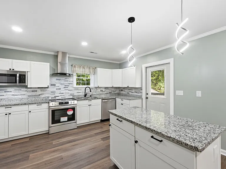 1106 Attica St — Photo 10