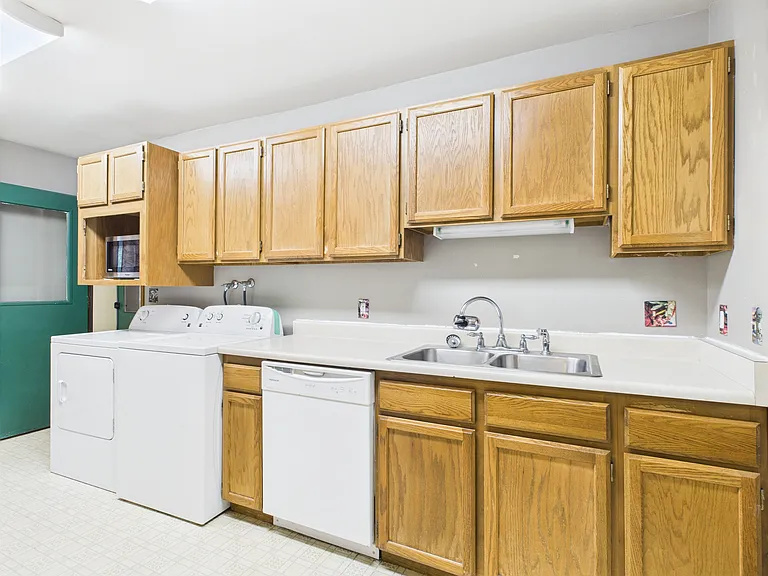 109 Cary Ave — Photo 9